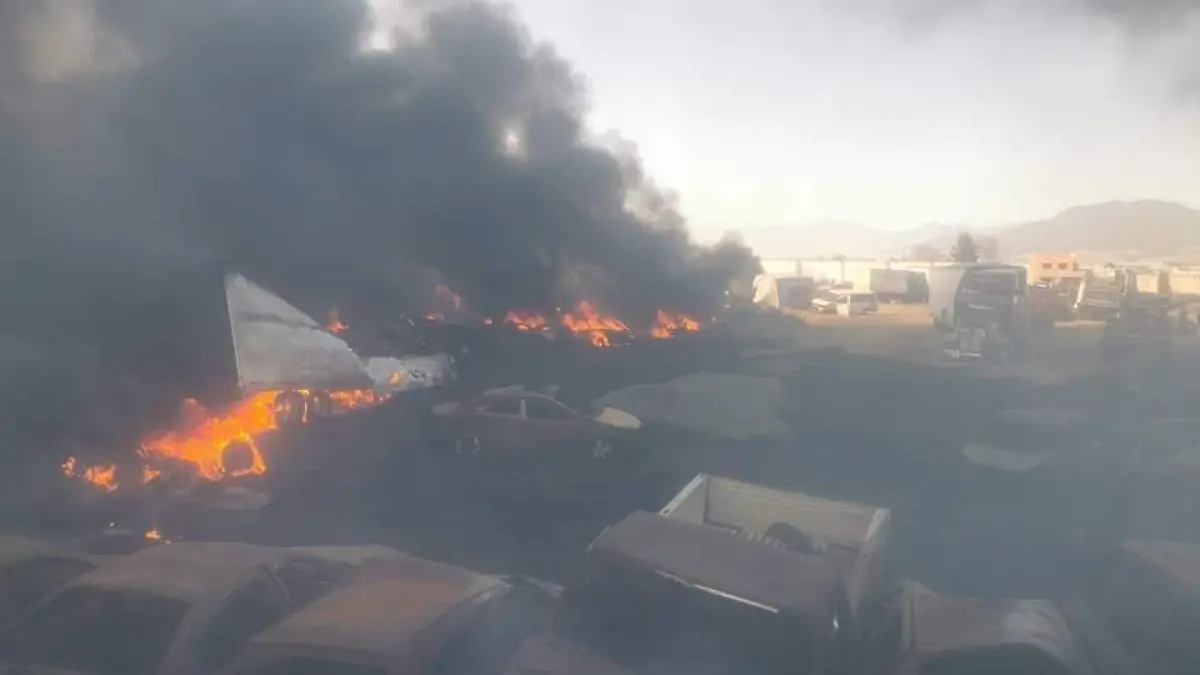 incendio en corralón de autos en lerma